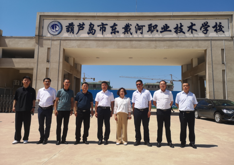 綏中縣人民政府常務(wù)副縣長(zhǎng)蒞臨我?？疾? class=
